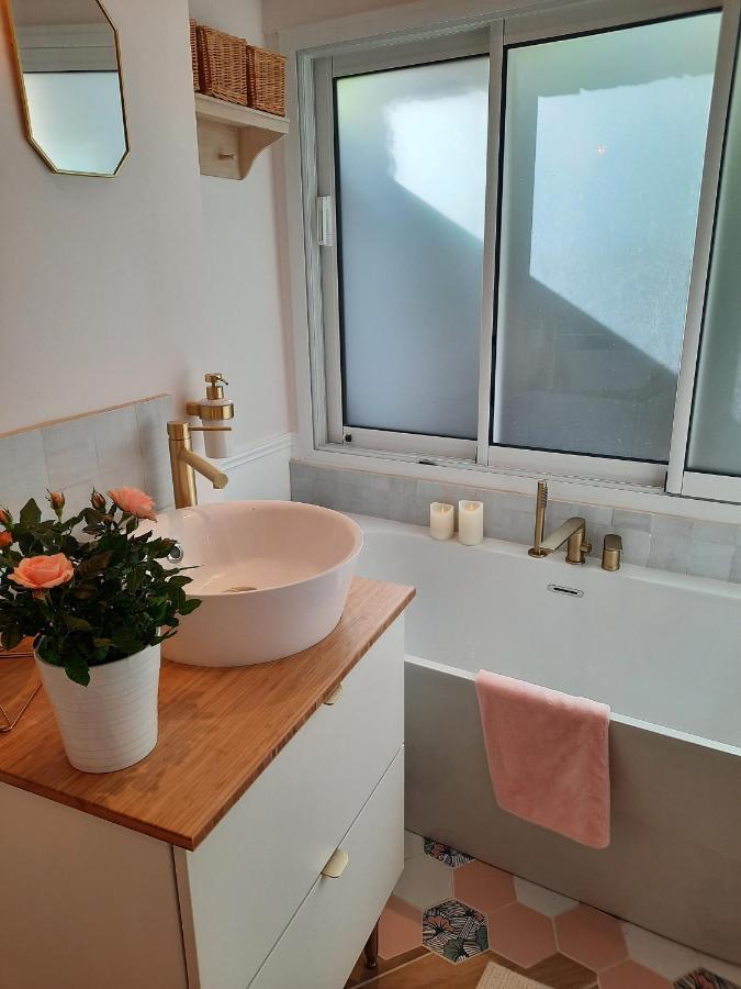 Charmant Logement T2 A 2 Pas De La Mer Granville Exterior photo